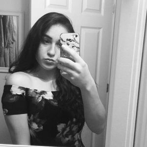 Meet your Posher, Laina